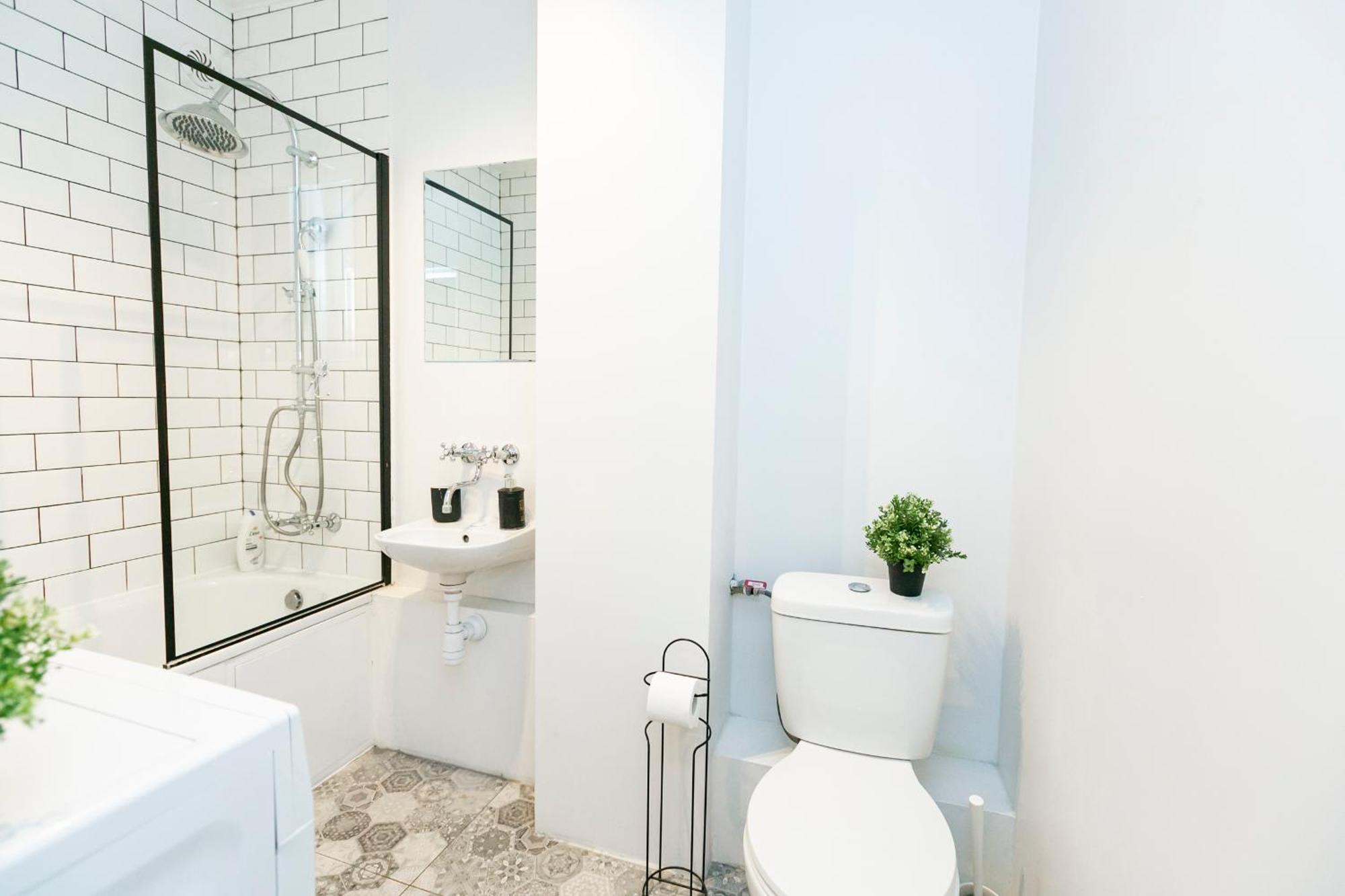 Nowogrodzka 78 - Apartament Dla 4 Osob - 200M Od Szpitala Klinicznego Na Lindleya - 1Km Do Dworca Centralnego - Wifi - Smart Tv 45 Cali Varšava Exteriér fotografie
