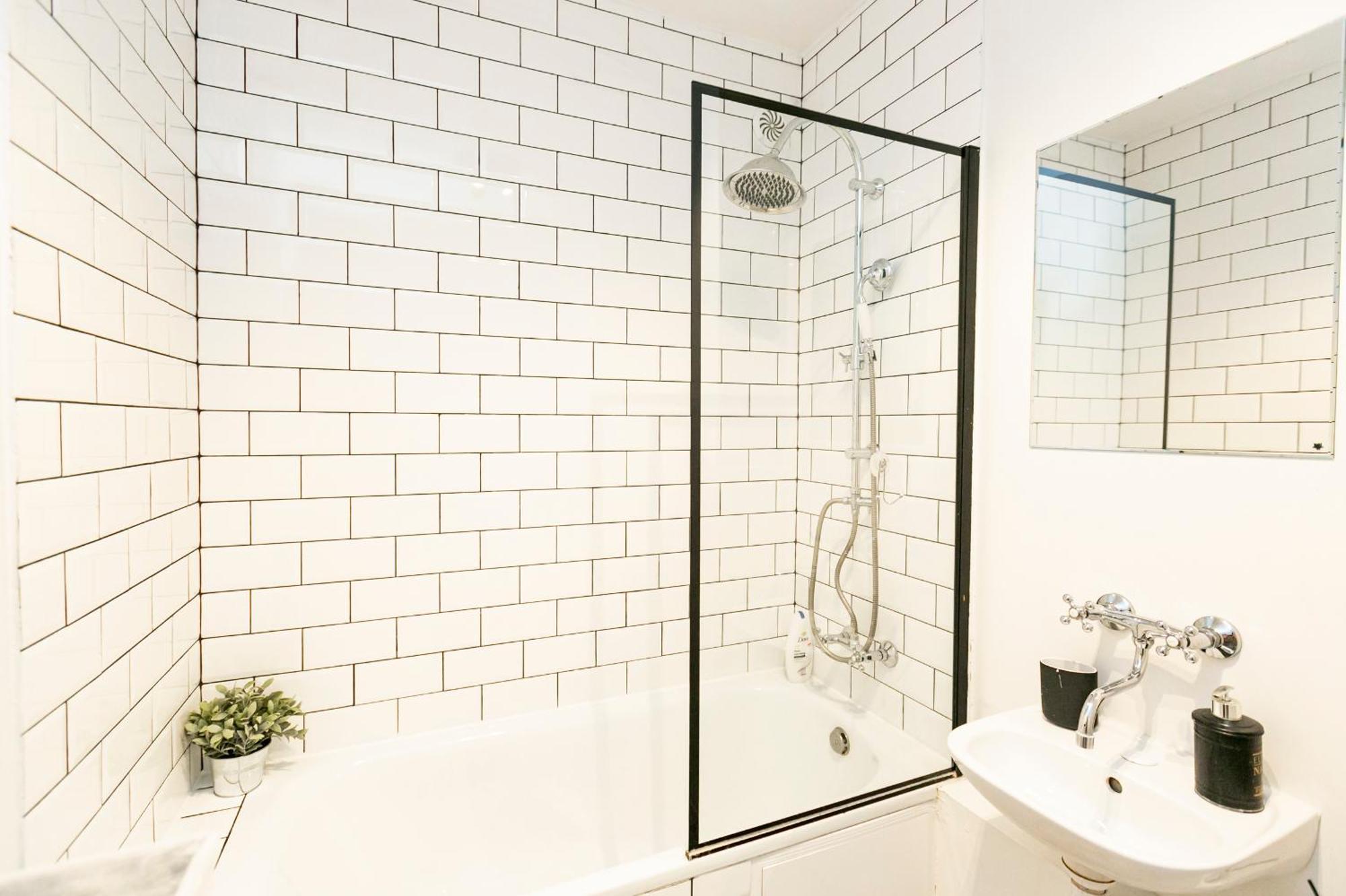 Nowogrodzka 78 - Apartament Dla 4 Osob - 200M Od Szpitala Klinicznego Na Lindleya - 1Km Do Dworca Centralnego - Wifi - Smart Tv 45 Cali Varšava Exteriér fotografie